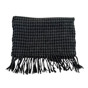 Black and Gray Houndstooth Scarf